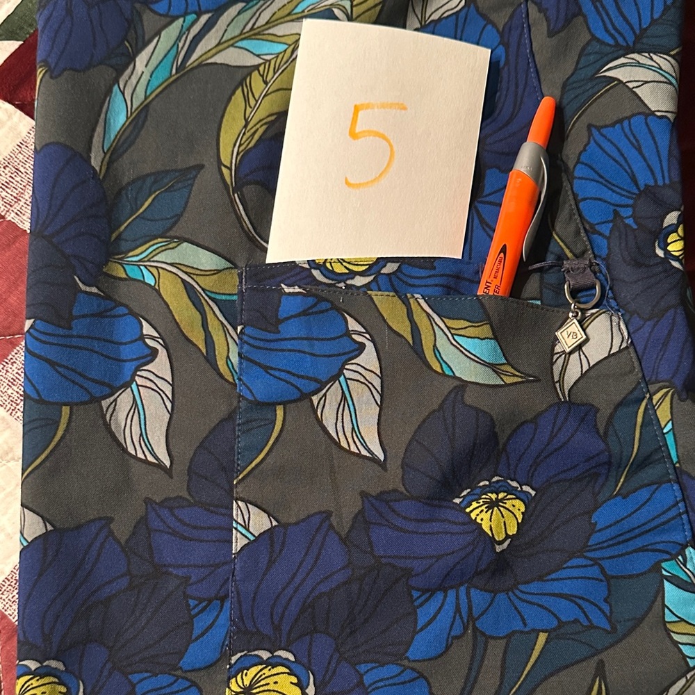 Vera Bradley Floral and Paisley scrub tops - Picture 11 of 11